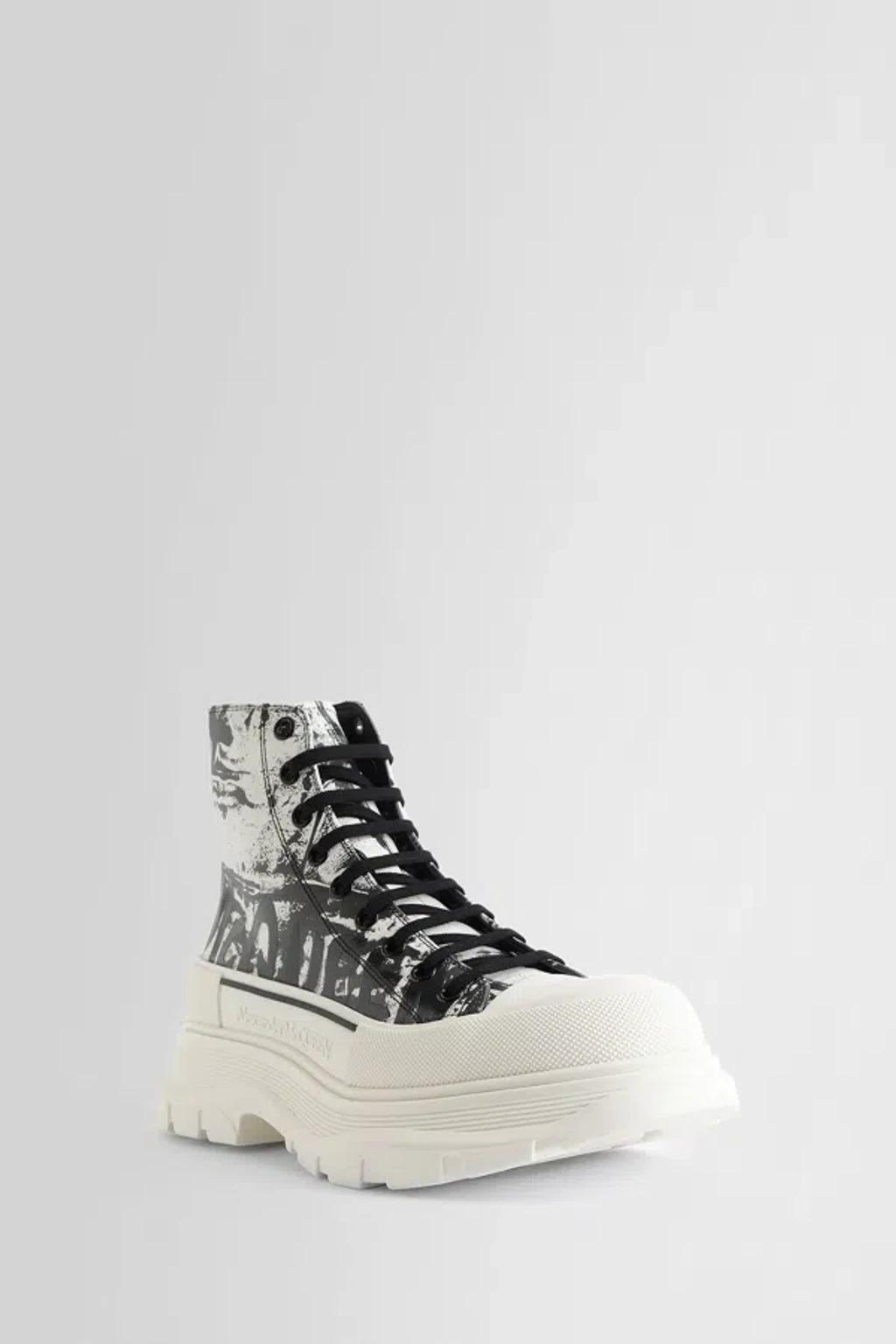 Lace-ups In Black&white Product Image