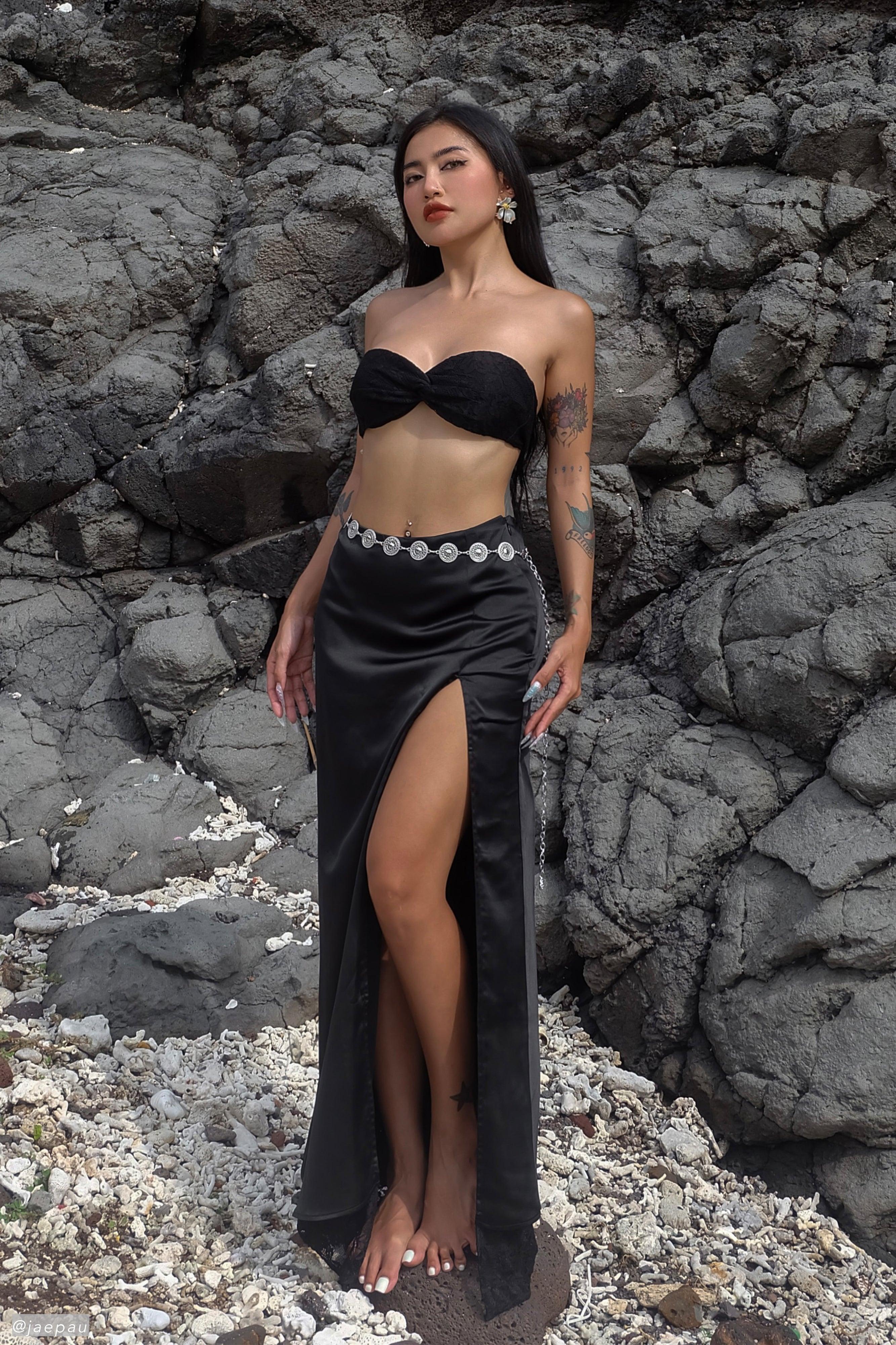 Mia Strapless Twist Top - Black Product Image