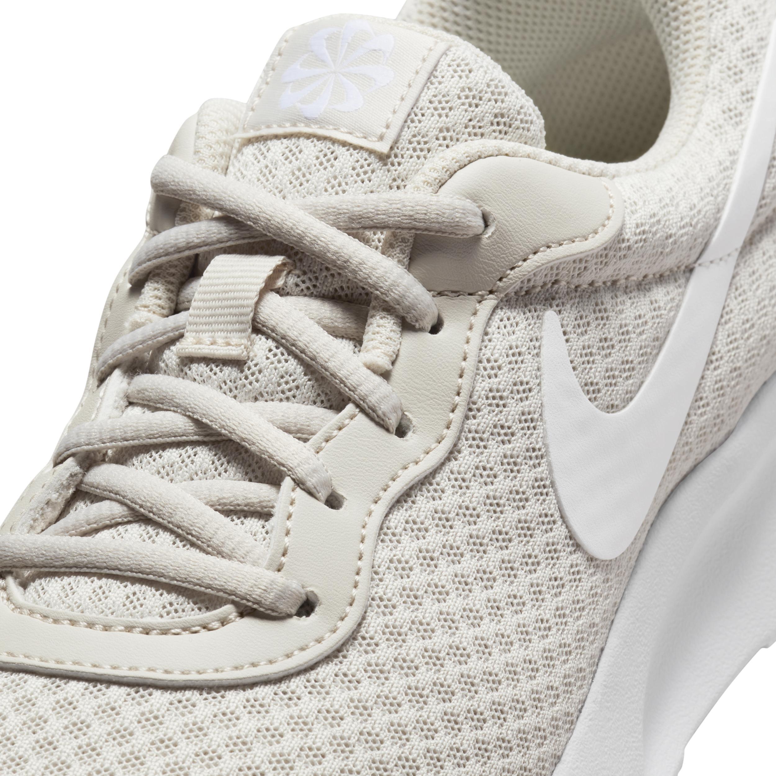 Nike Women's Tanjun Shoes Product Image