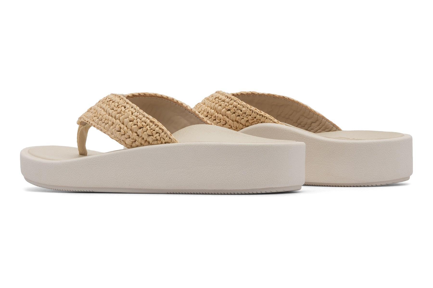 Paseo Thong Sandal Female Product Image