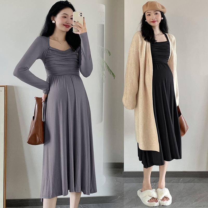 Maternity Long-Sleeve Square Neck Plain Ruched Midi A-Line Dress Product Image