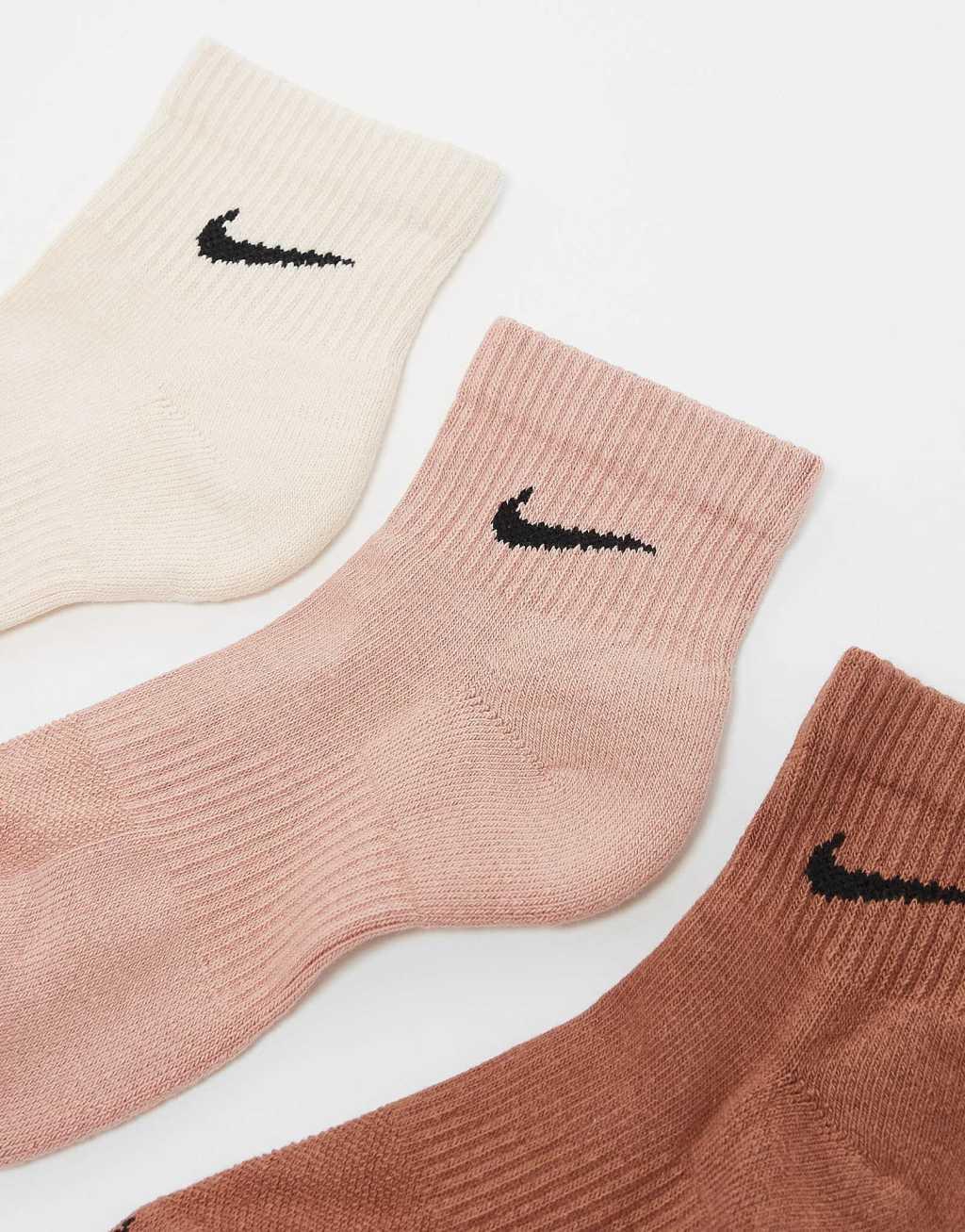 Nike Training Everyday Plus Cushioned 3 pack ankle socks in brown and beige Product Image