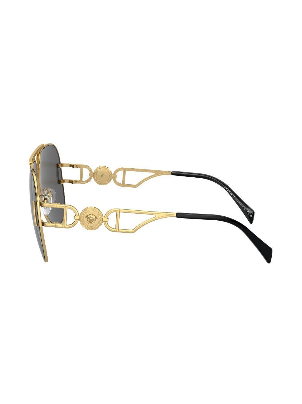 Pilotenbrille Mit Logo-schild In Gold Product Image