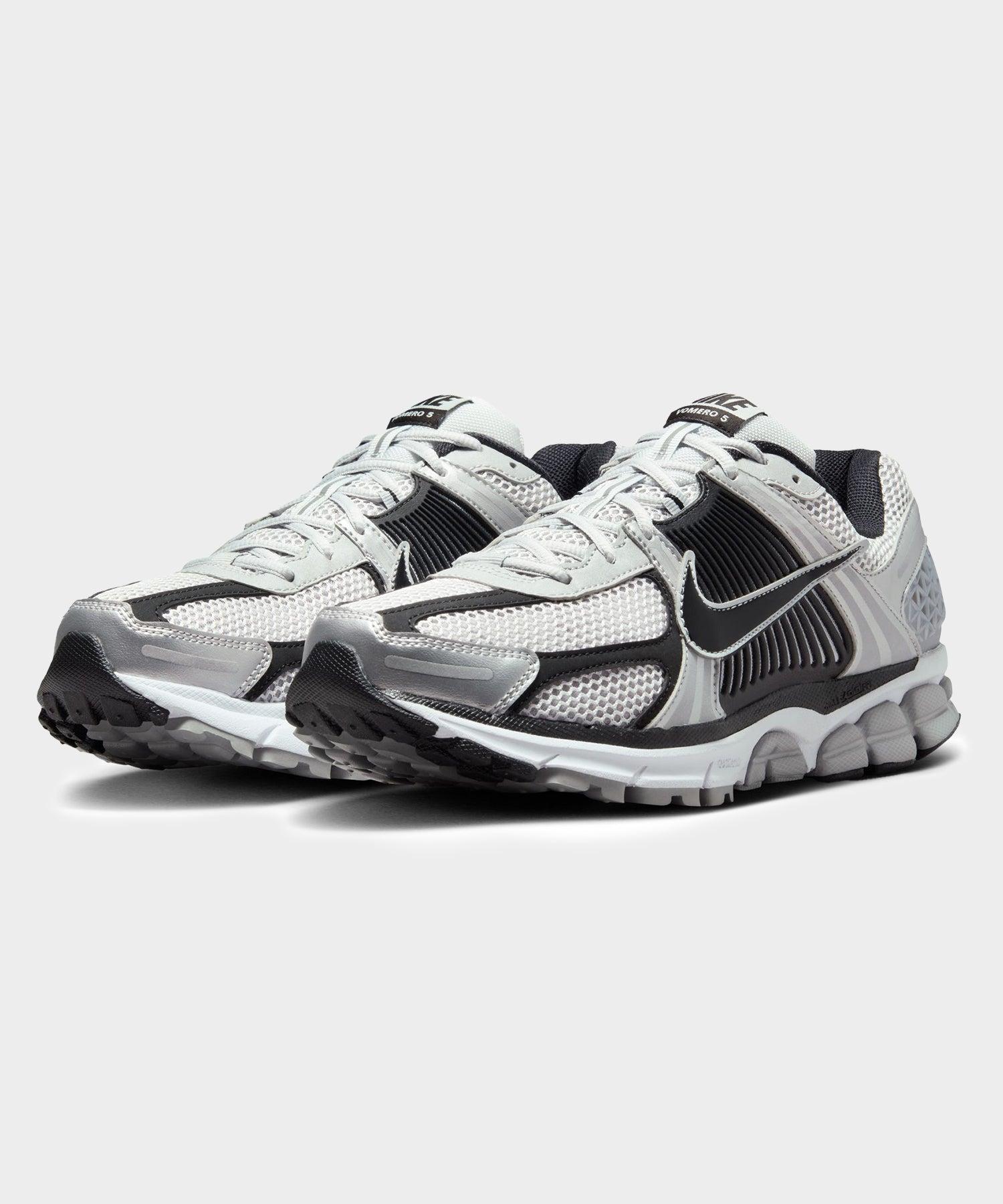 Nike Zoom Vomero in Metallic Silver / Pure Platinum Product Image