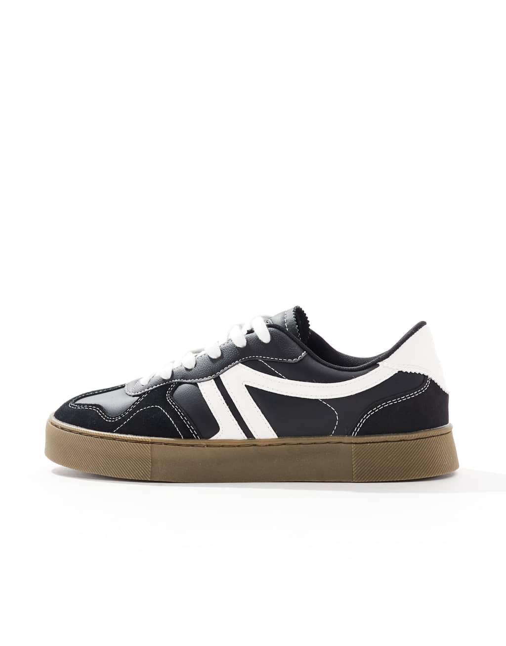 Pull&Bear vintage contrast sneakers in black  Product Image