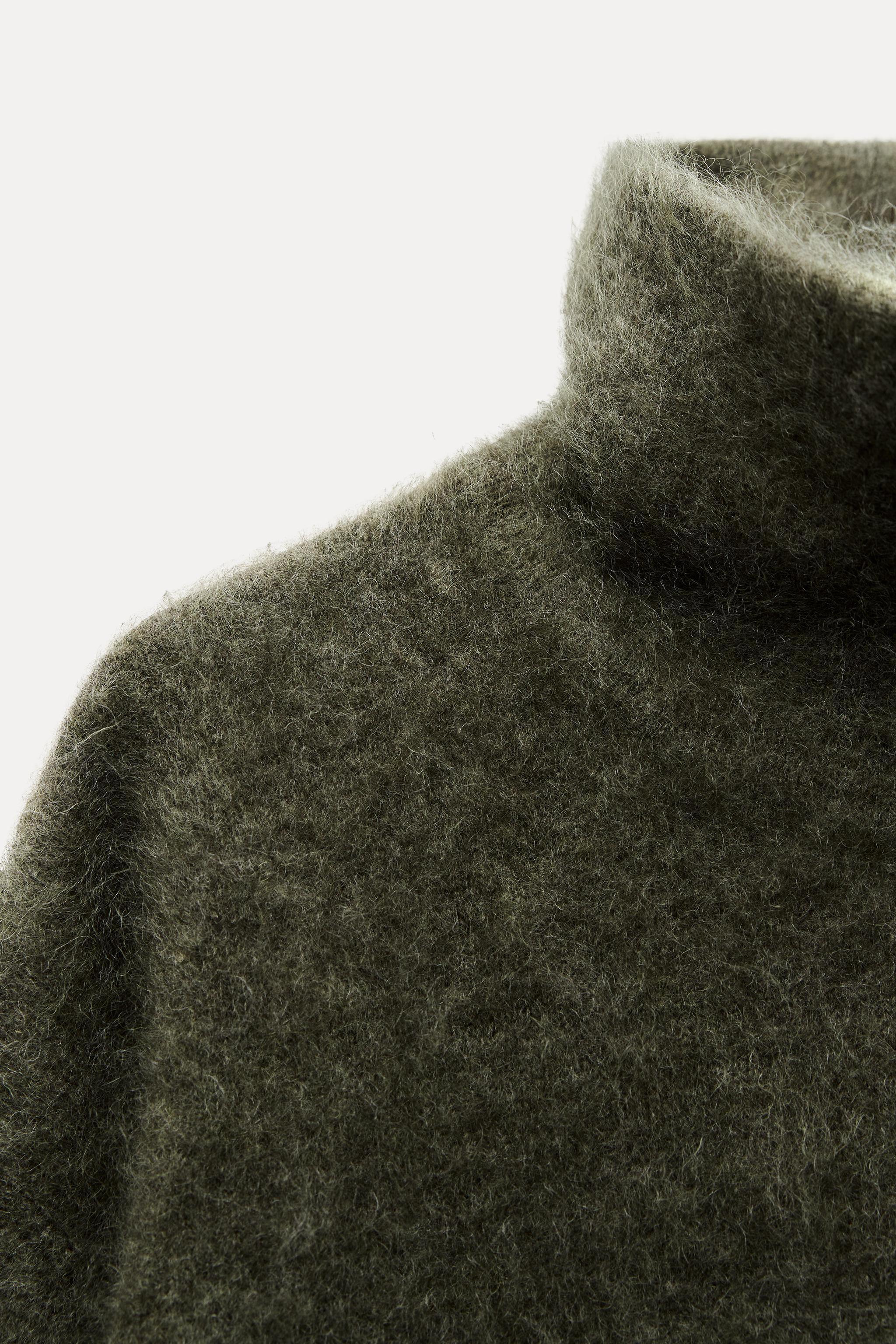 CASHMERE AND WOOL BLEND HIGH COLLAR SWEATER Product Image