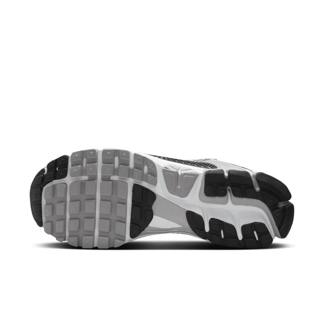 Nike Men's Zoom Vomero 5 Shoes Product Image