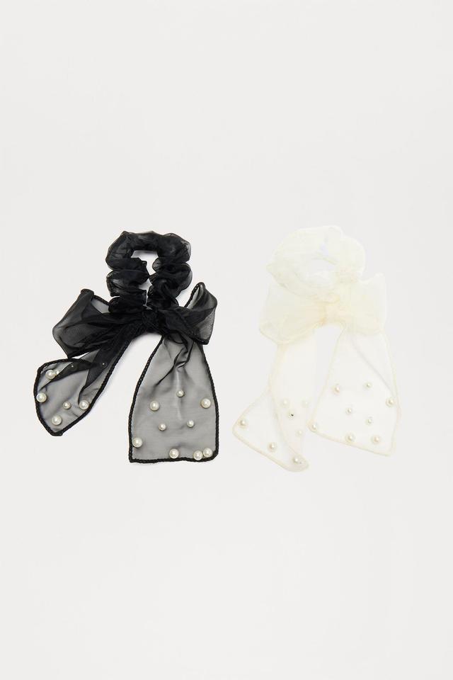 Bow Of Pearls 2 Piece Scrunchie Set - White/Black Product Image