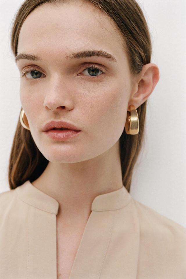 CHUNKY HOOP EARRINGS Product Image