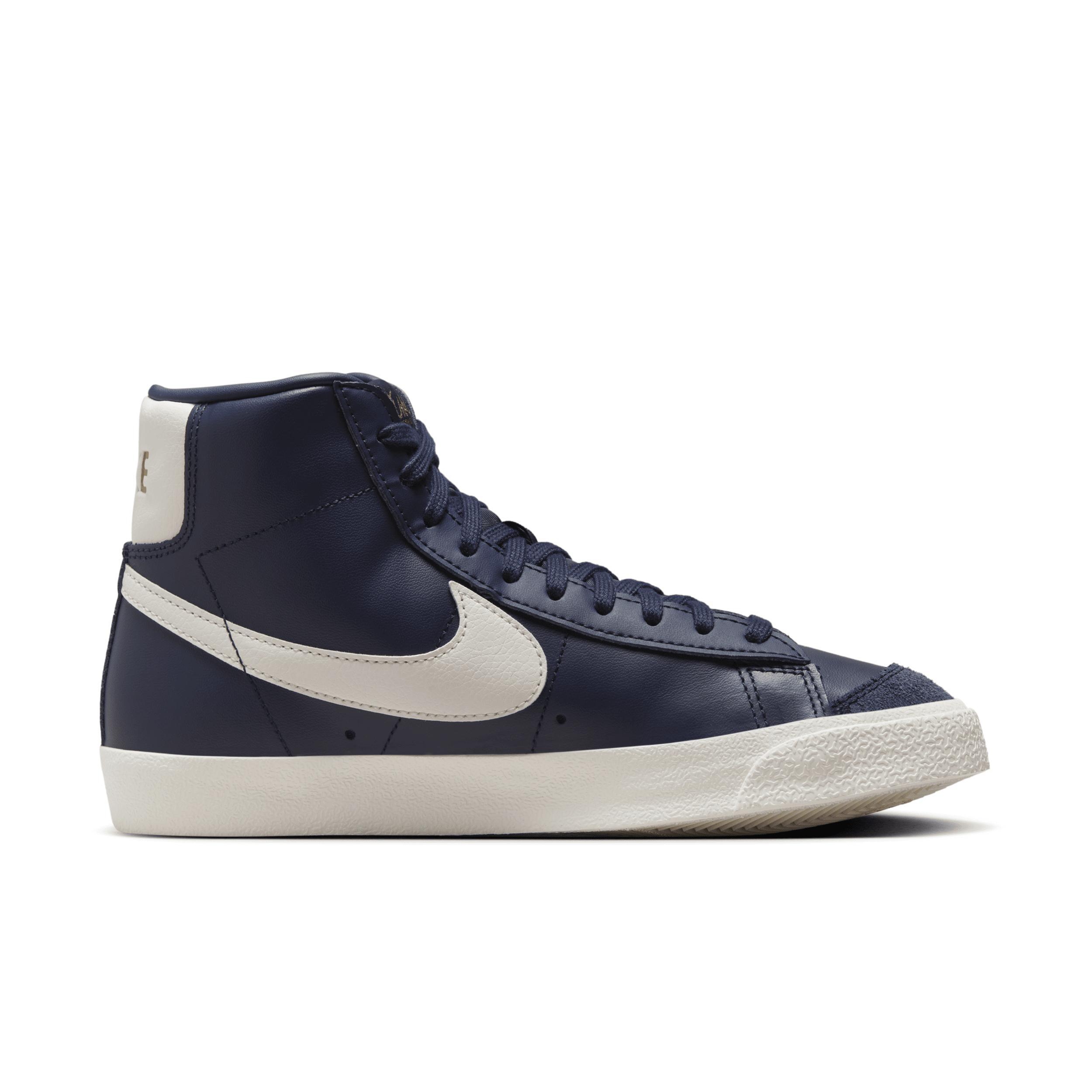 Nike Womens Blazer Mid 77 Shoes Product Image