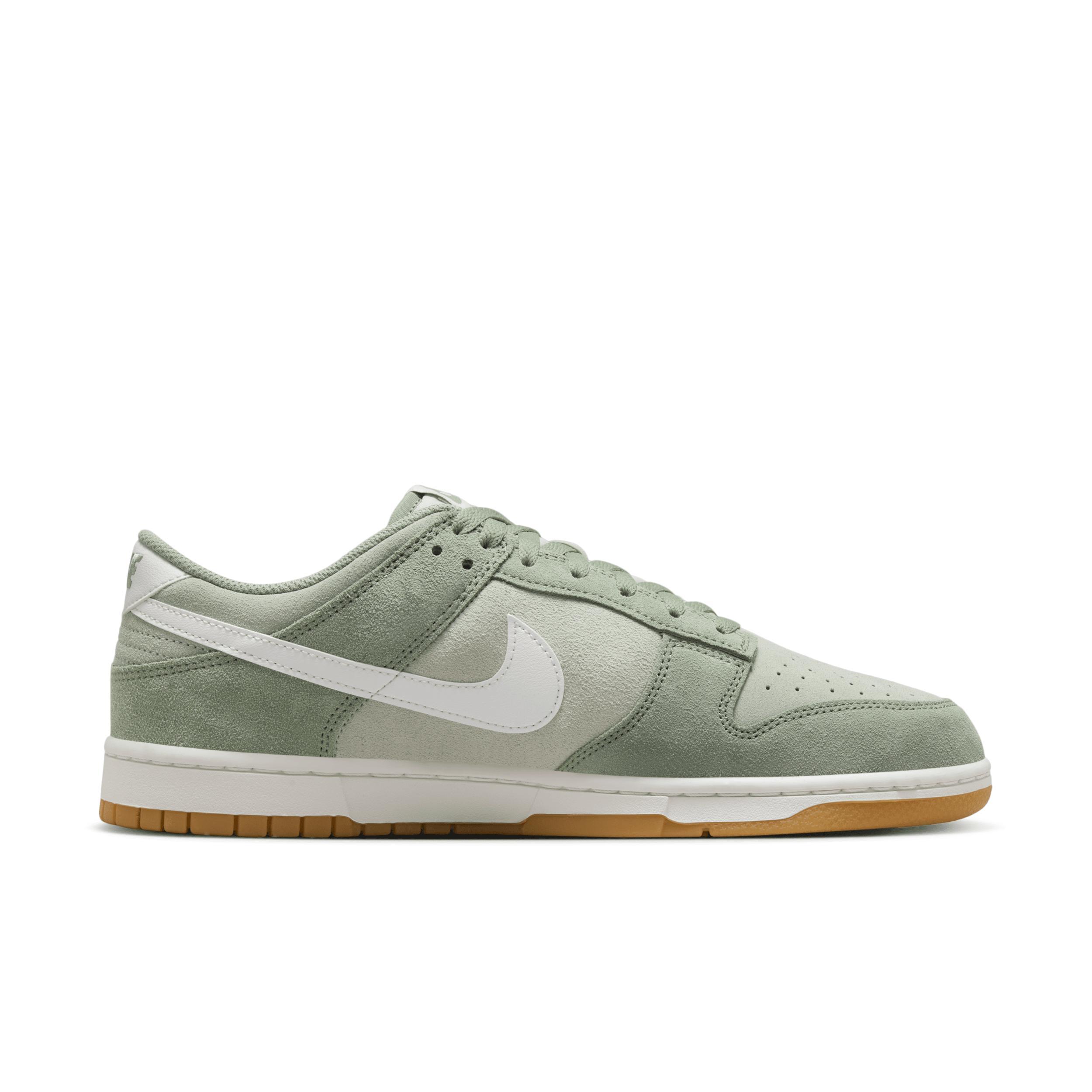 Nike Men's Dunk Low Retro SE Shoes Product Image