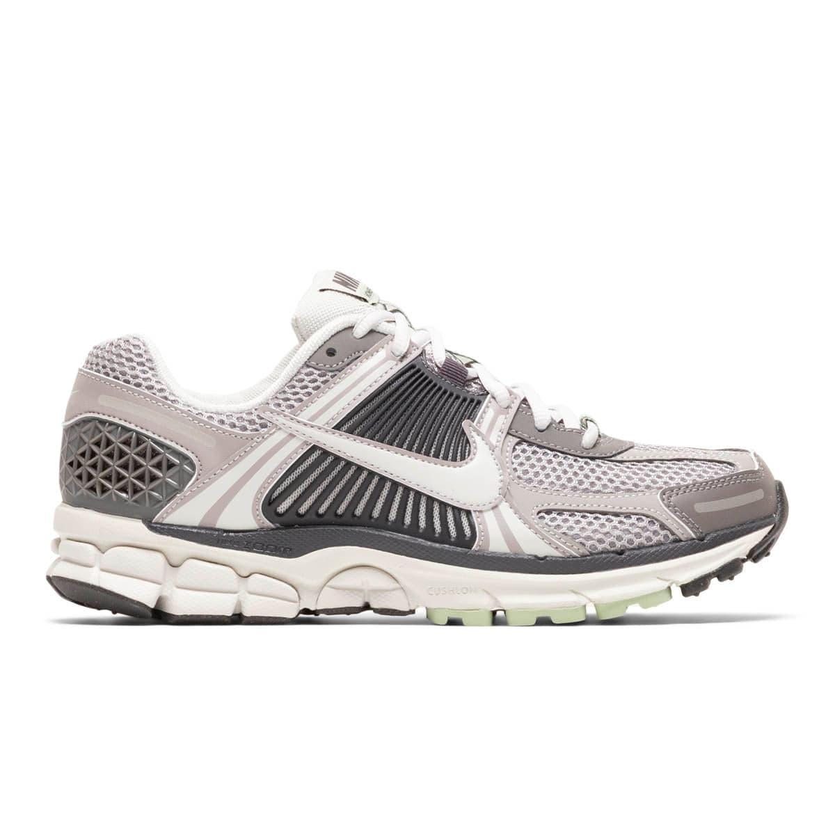 WOMEN'S ZOOM VOMERO 5 Female Product Image