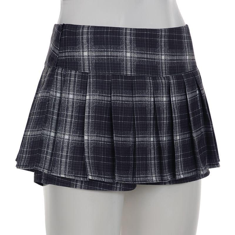 Mid Rise Plaid Pleated Skorts Product Image