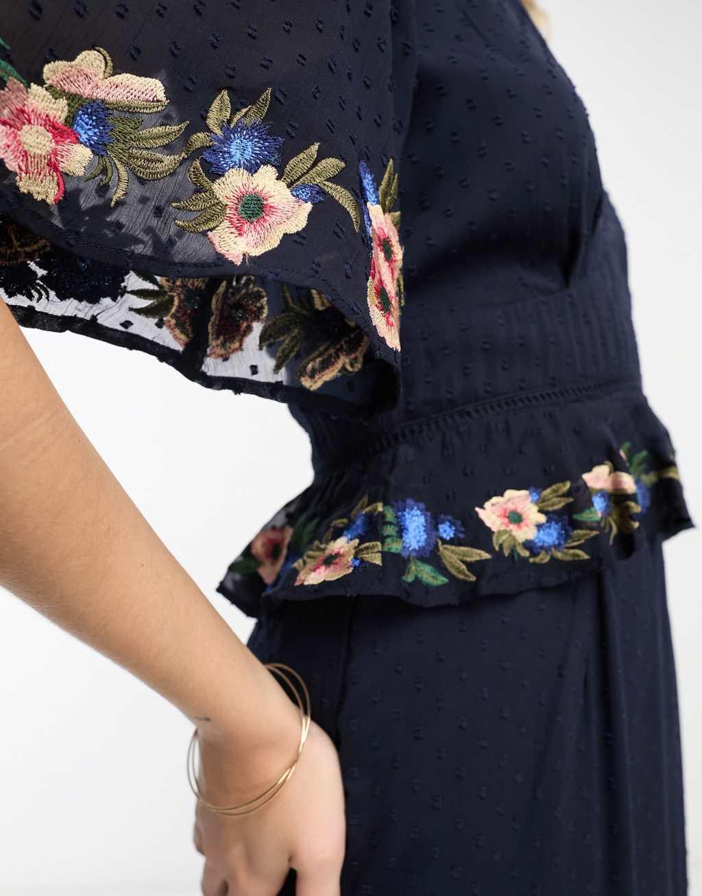 Hope & Ivy flutter sleeve embroidered hem midi dress Product Image