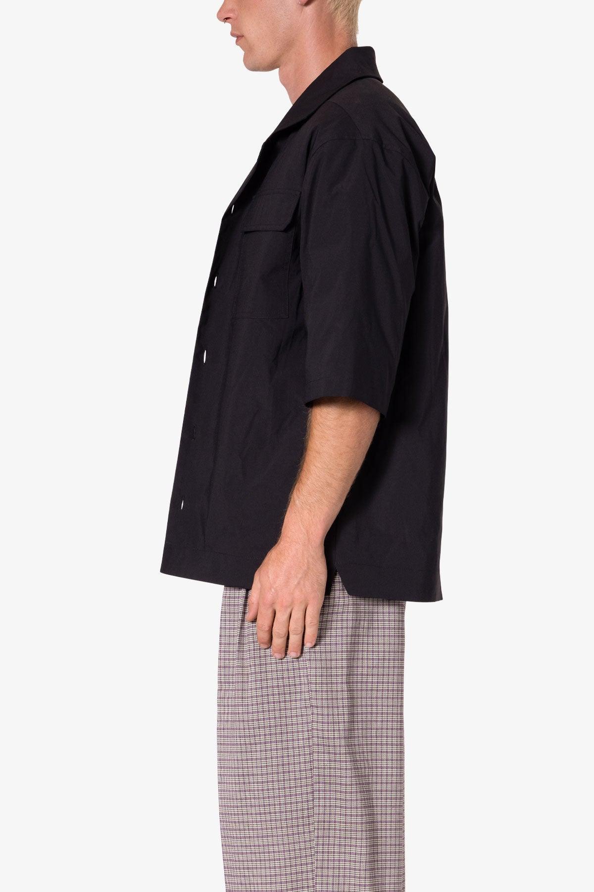 Cropped S/S Shirt - Black Product Image