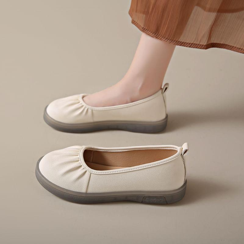 Round Toe Plain Ruched Flats Product Image