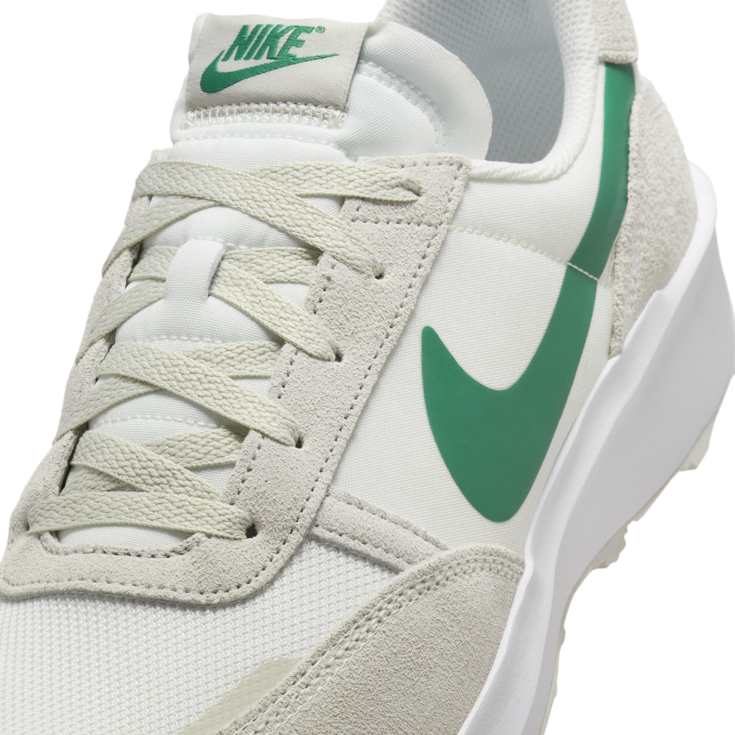 Nike Men's Waffle Nav Shoes Product Image