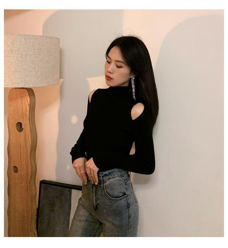 Long-Sleeve Turtleneck Cold-Shoulder Plain Slim Fit Tee Product Image