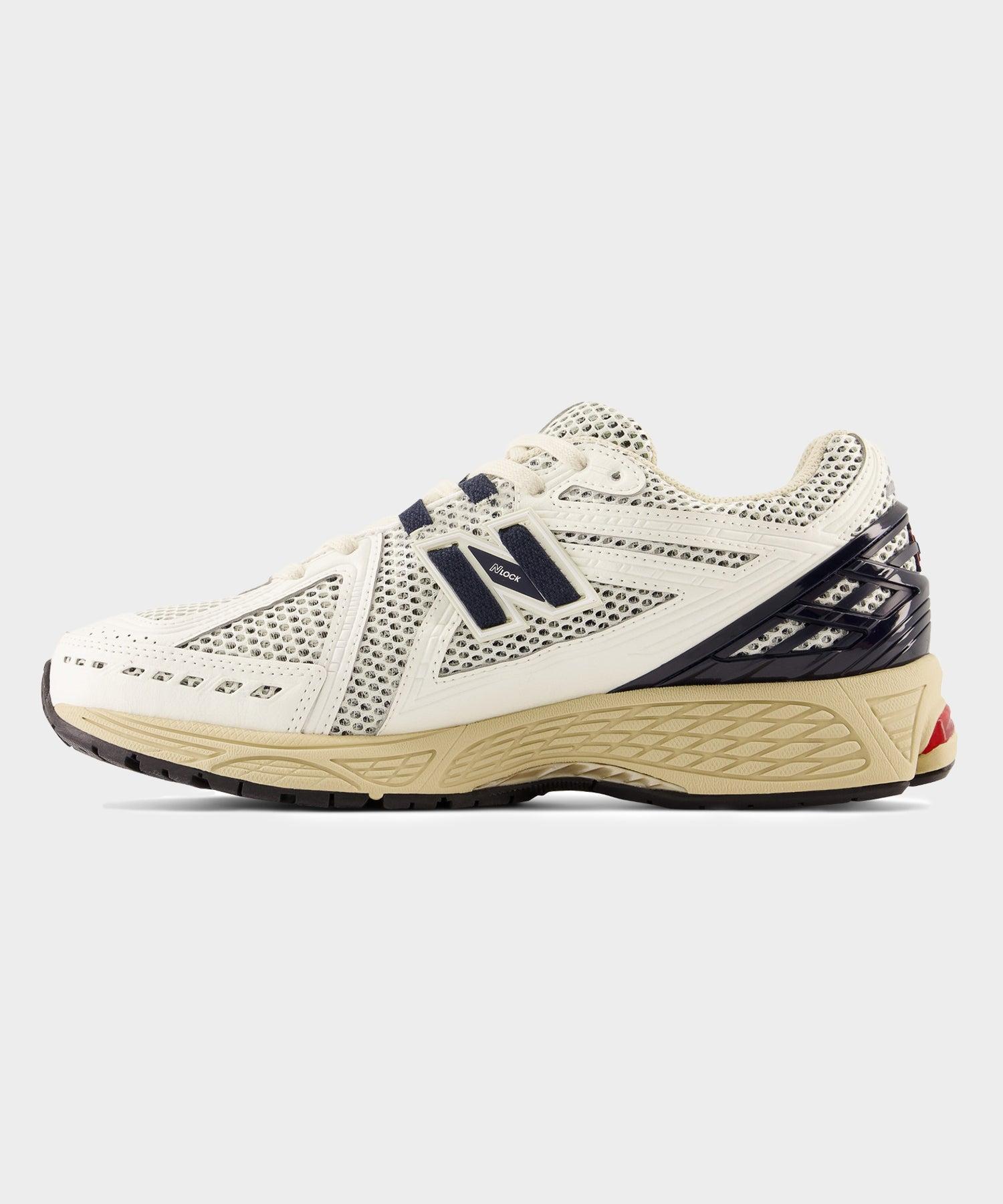 New Balance 1906R in Sea Salt / Eclipse Product Image