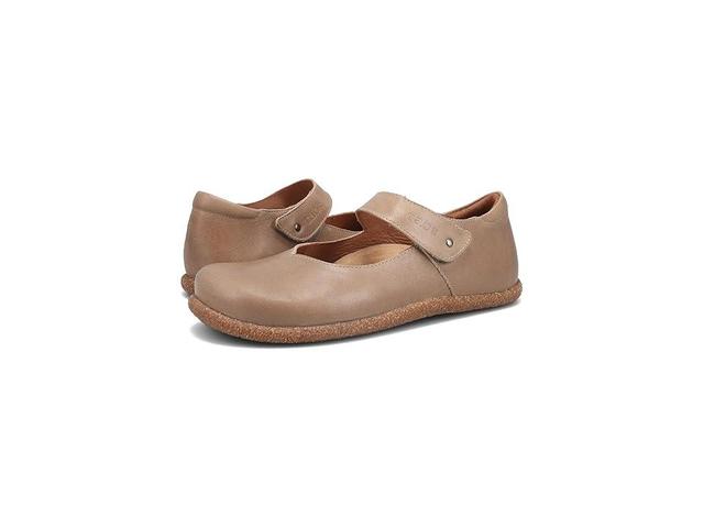 Taos Footwear Utmost (Sand Suede) Women's Flat Shoes Product Image