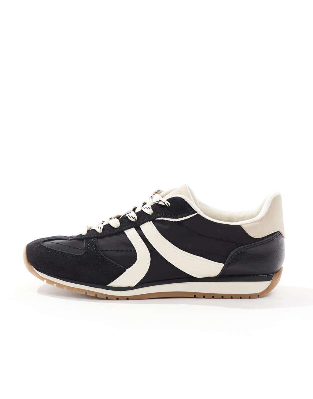 Stradivarius sneakers in black Product Image