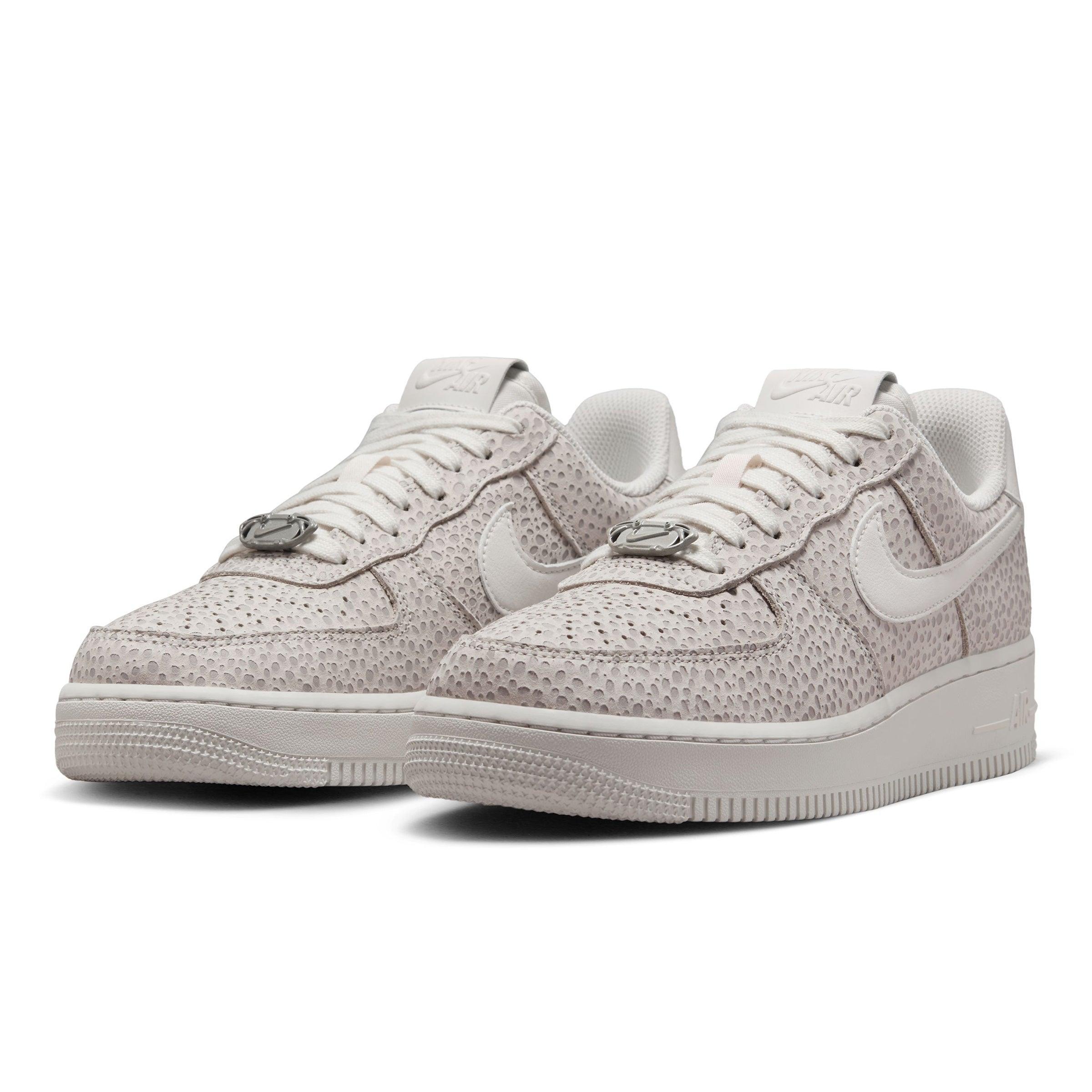 WOMEN'S AIR FORCE 1 '07 PRM Female Product Image