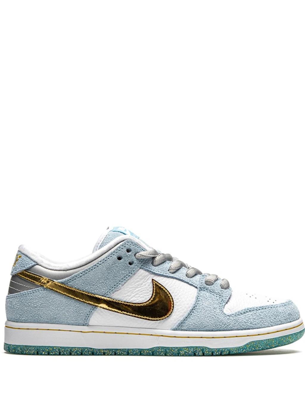 Sb Dunk Low Pro Sneakers In White Product Image