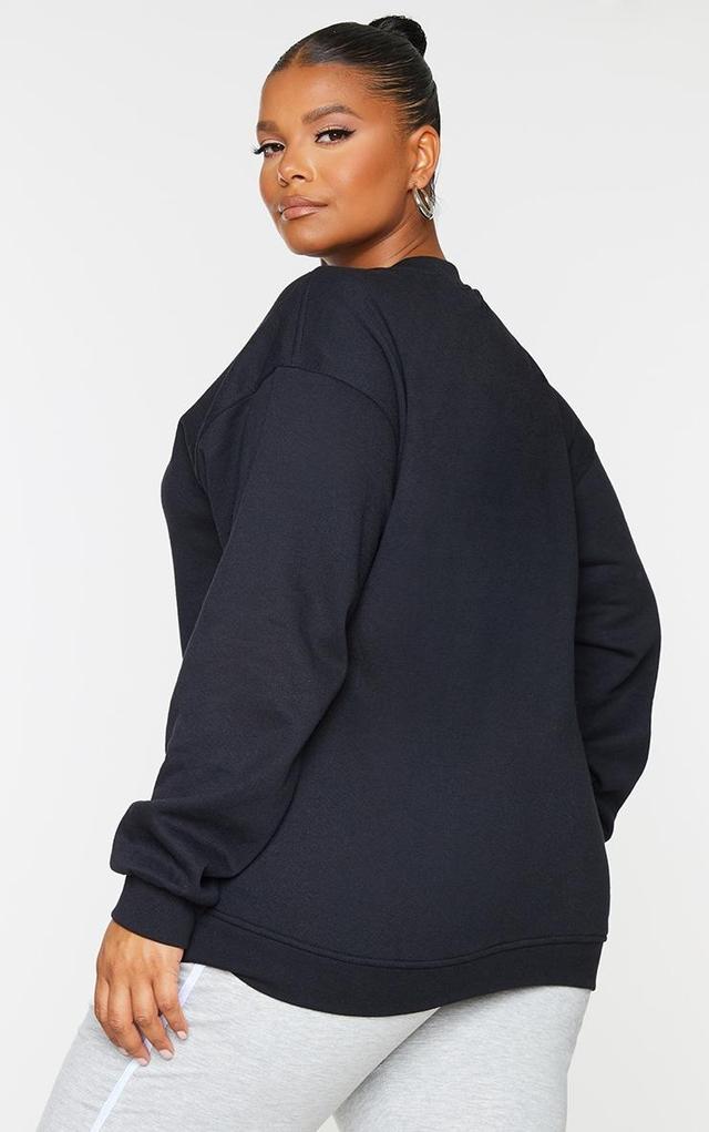 PRETTYLITTLETHING Plus Black Crew Neck Sweatshirt Product Image