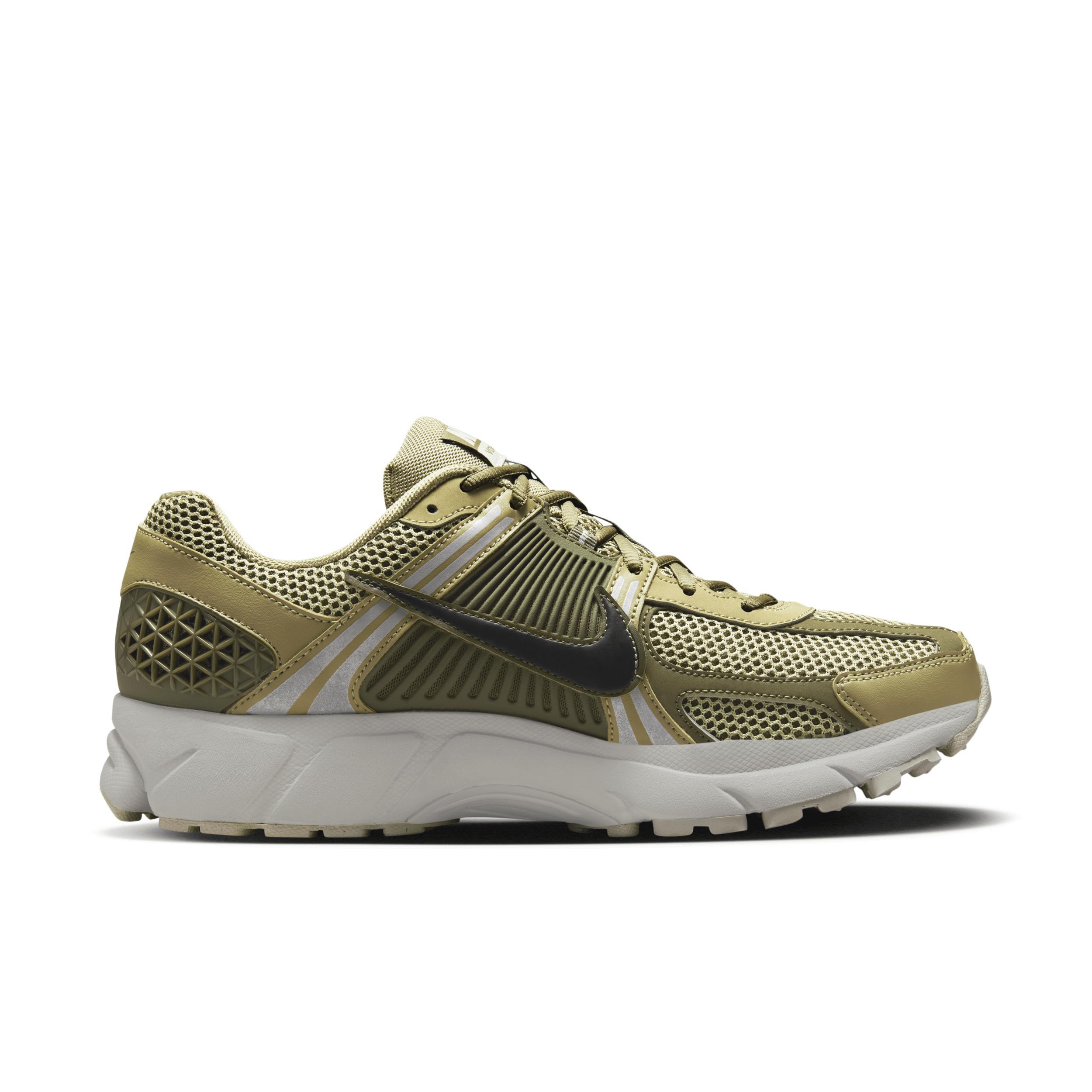 Nike Men's Zoom Vomero 5 Shoes Product Image