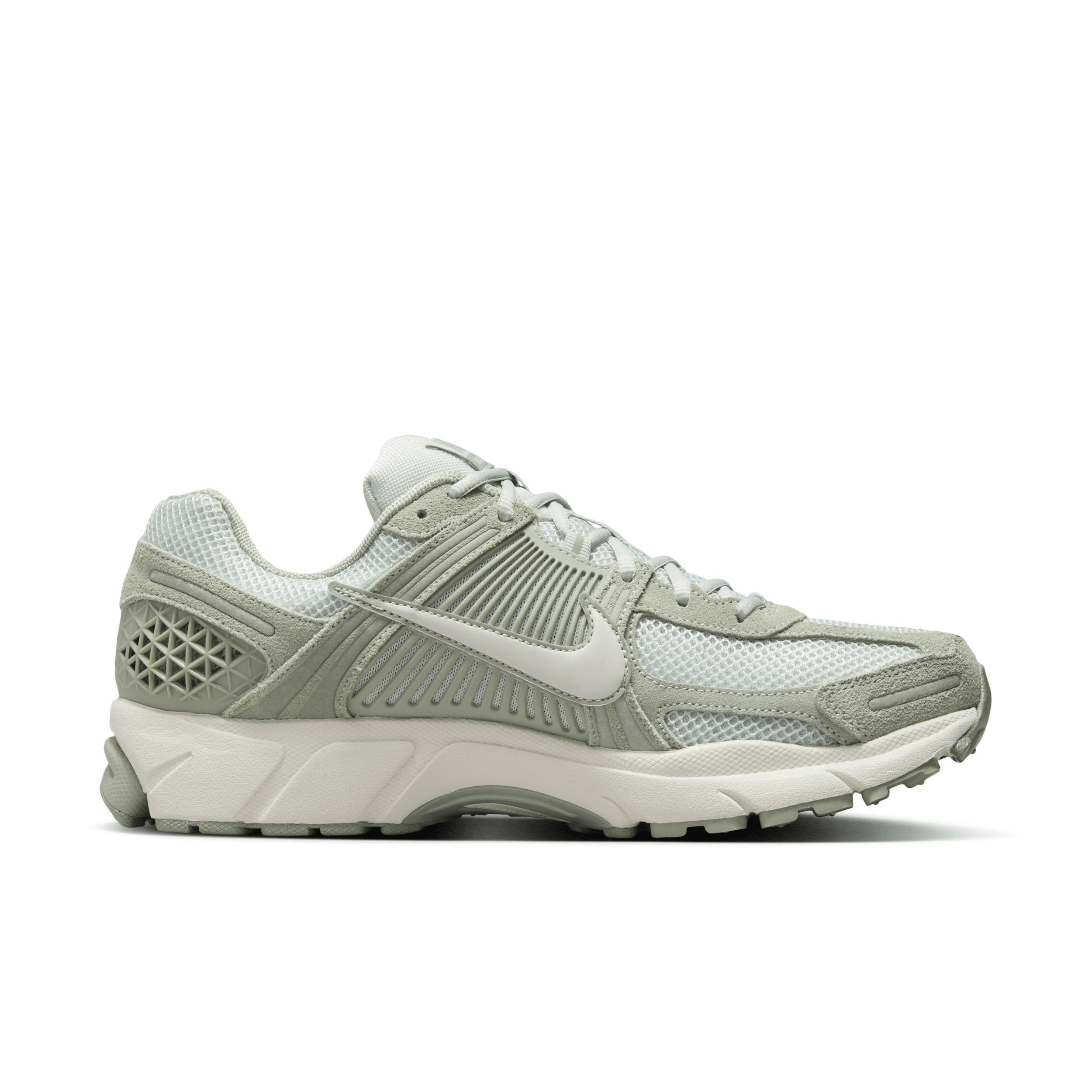 Nike Men's Zoom Vomero 5 Shoes Product Image