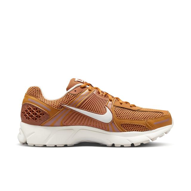 Nike Men's Zoom Vomero 5 Shoes Product Image