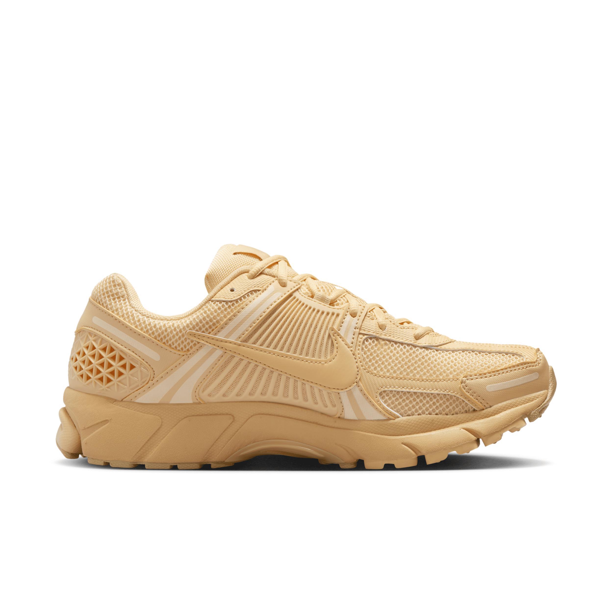 Nike Mens Zoom Vomero 5 Shoes Product Image