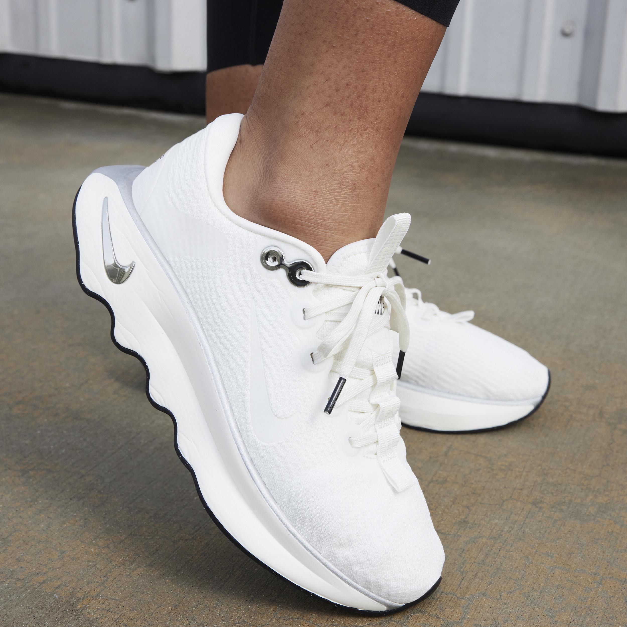 Nike Women's Motiva Walking Shoes Product Image