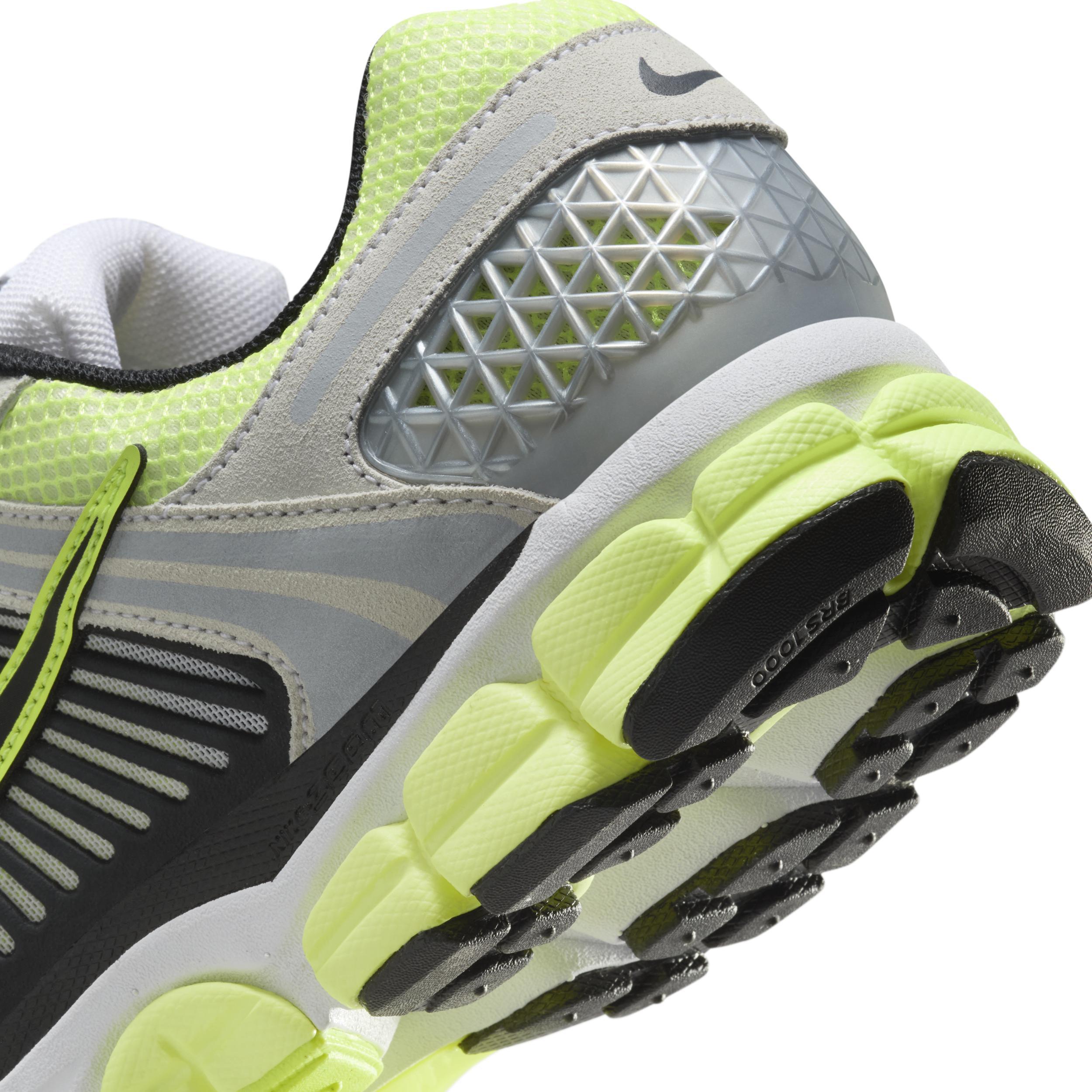 Nike Mens Zoom Vomero 5 Shoes Product Image