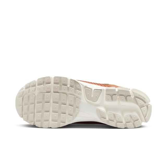 Nike Men's Zoom Vomero 5 Shoes Product Image