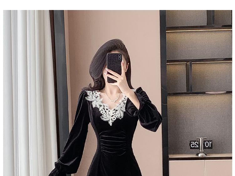 Long Sleeve V-Neck Plain Velvet Lace Trim Midi A-Line Dress Product Image