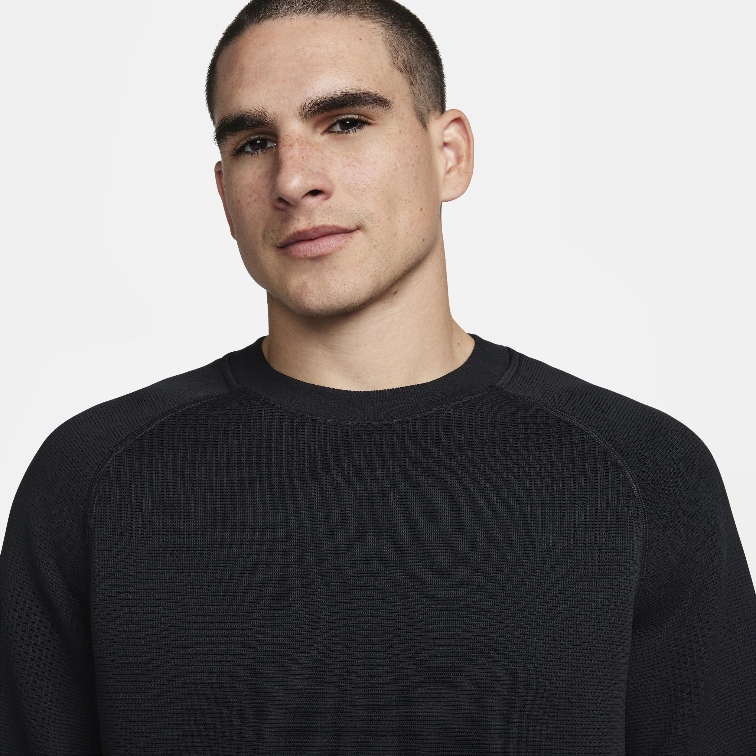 Nike Men's A.P.S. Therma-FIT ADV Versatile Crew Product Image