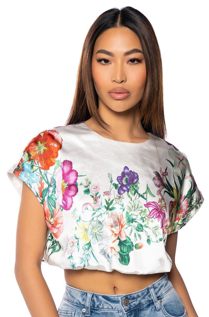 FULL BLOOM ZIP OFF SLEEVES BLOUSE Product Image