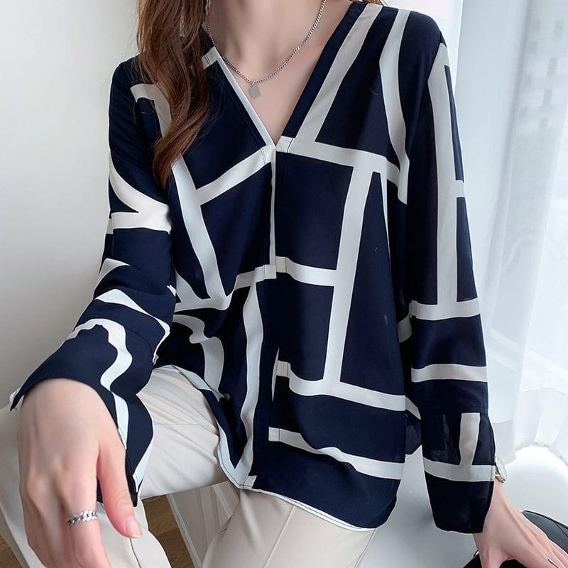 Long-Sleeve V-Neck Two Tone Overhead Shirt Product Image