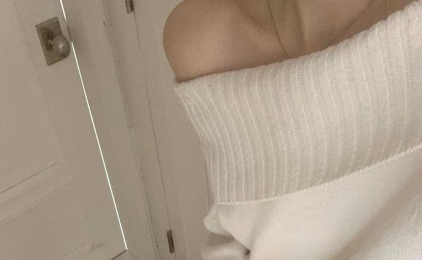 Off Shoulder Plain Sweater Product Image