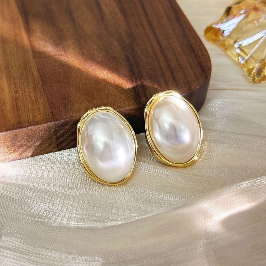 Faux Pearl Stud Earring Product Image