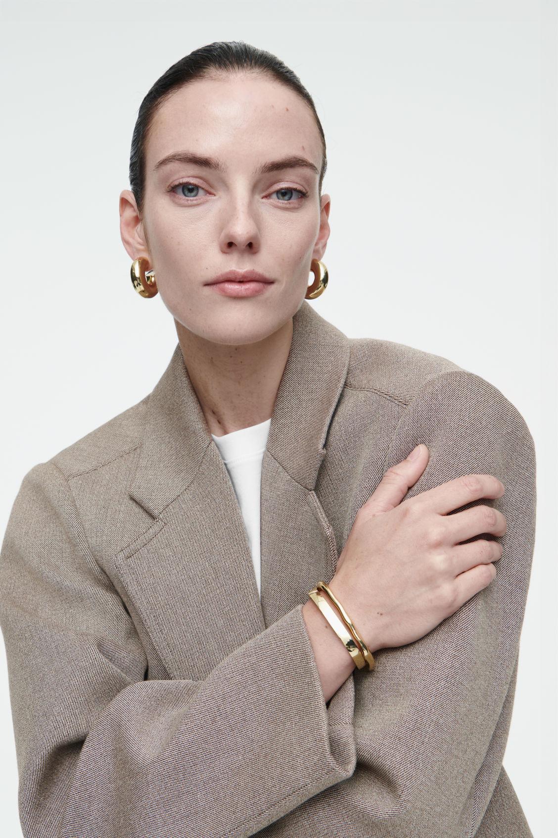 OVERSIZED EXAGGERATED-SHOULDER BLAZER Product Image