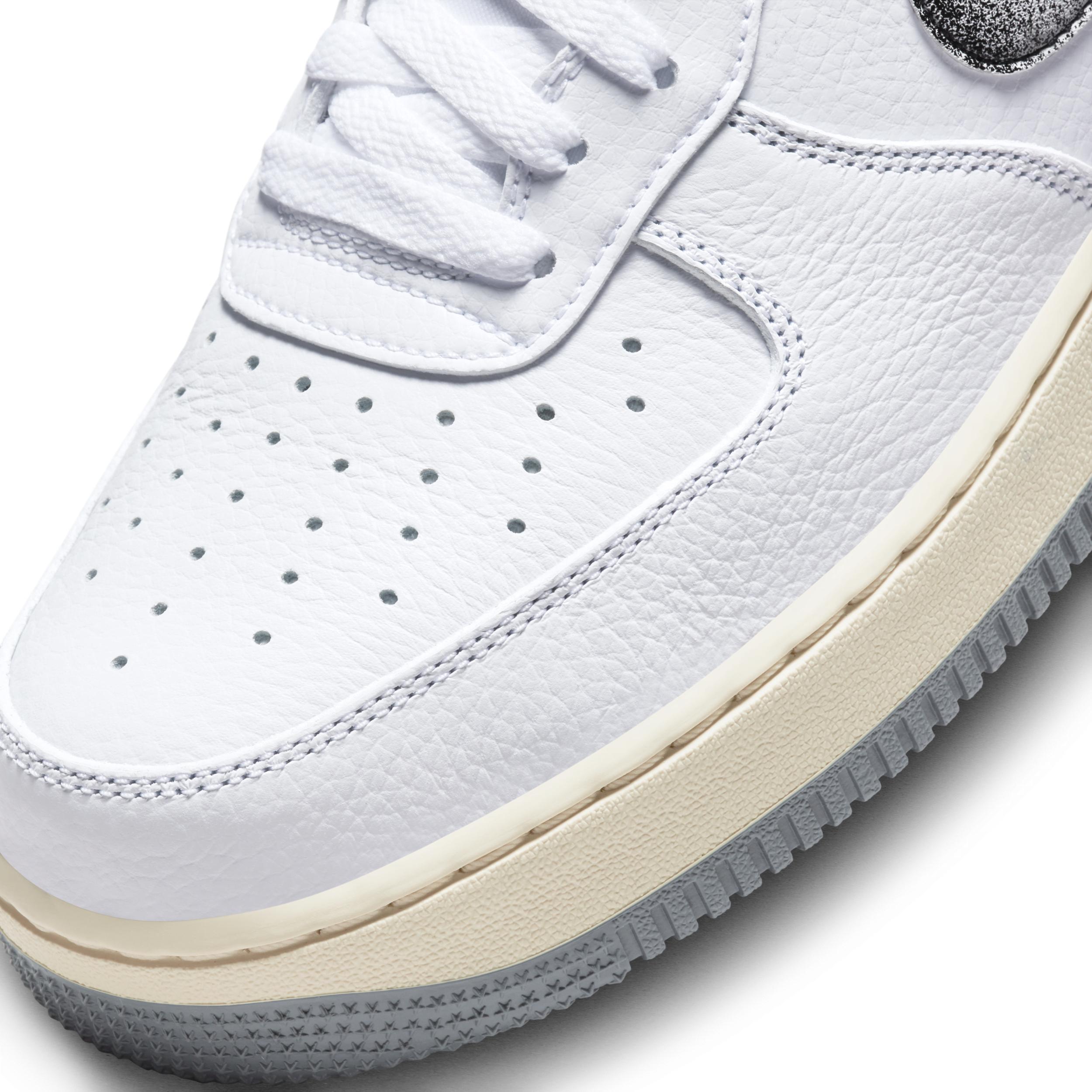 Nike Men's Air Force 1 '07 LX Shoes Product Image