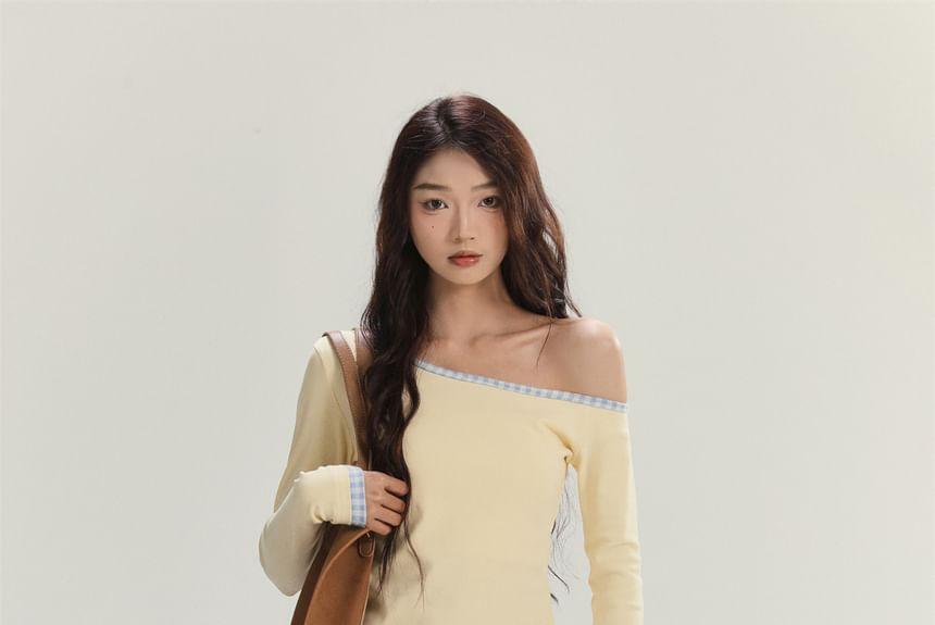 Long-Sleeve Off-Shoulder Gingham Trim Slim Fit Crop Top Product Image