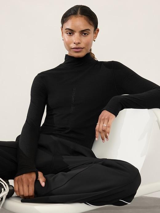 Ascent Seamless Turtleneck Product Image