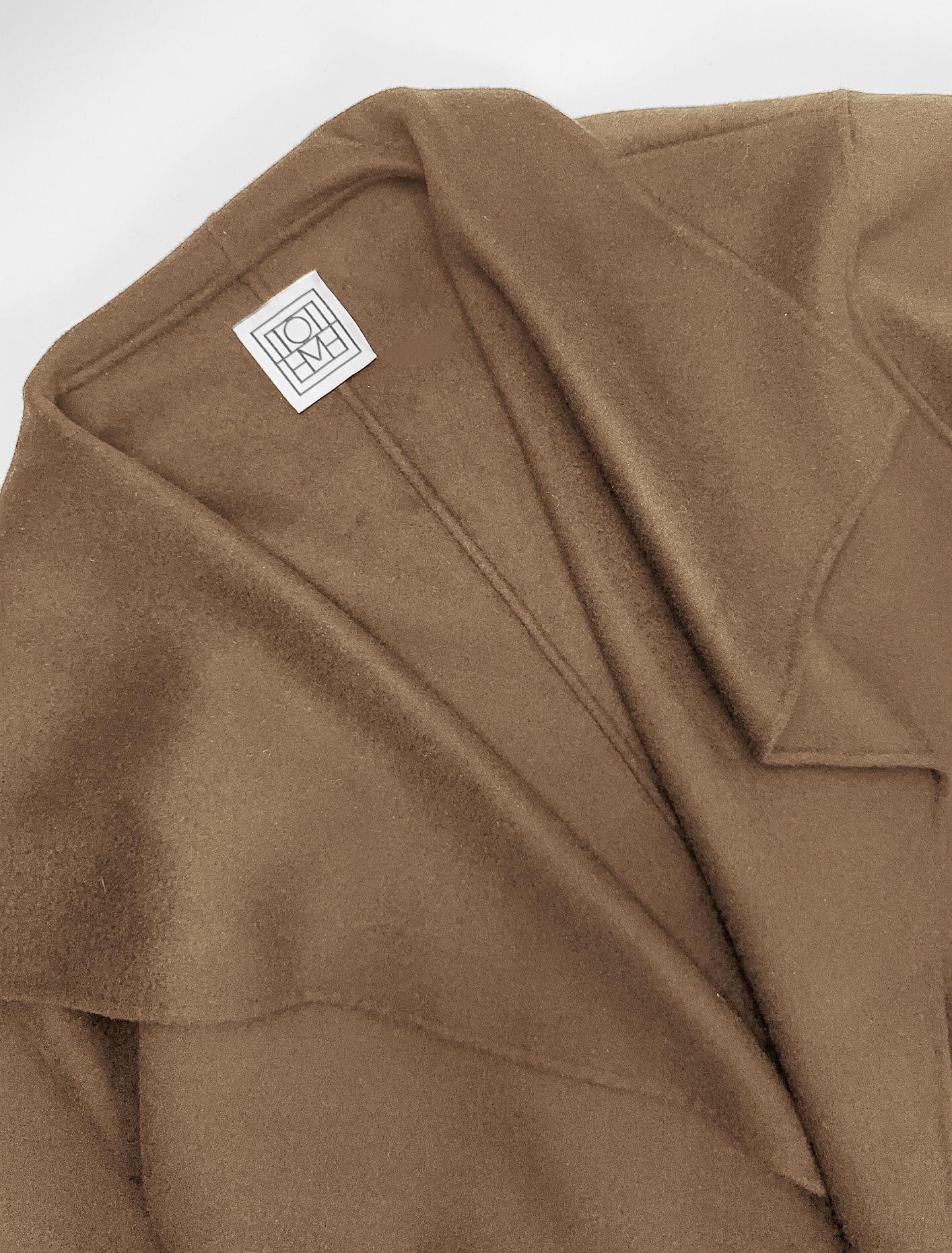 Signature Wool And Cashmere Coat In Camel Product Image