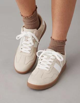 AE Retro Casual Sneaker Product Image