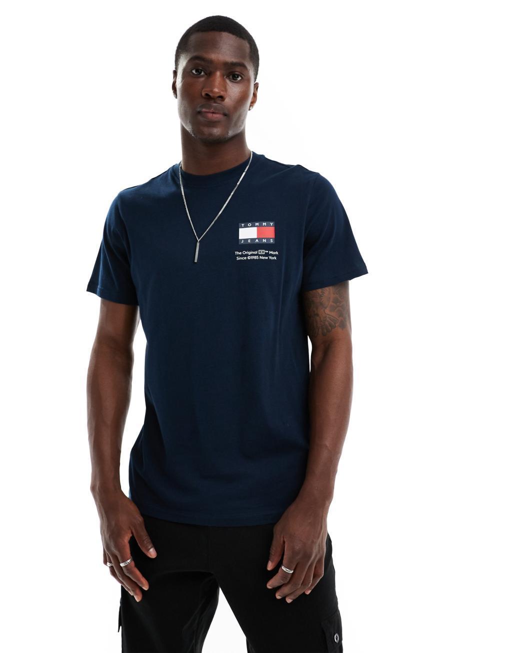 Tommy Jeans slim essential flag t-shirt in navy Product Image