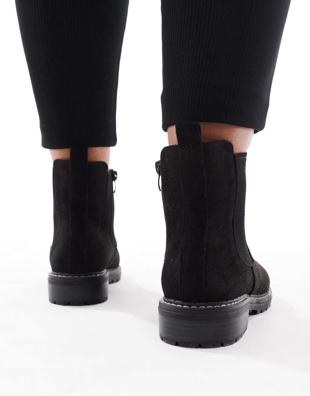 Yours mini chelsea boots in black Product Image