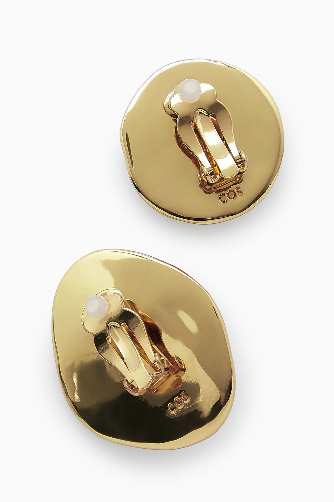 MISMATCHED ORGANIC-SHAPED EARRINGS Product Image